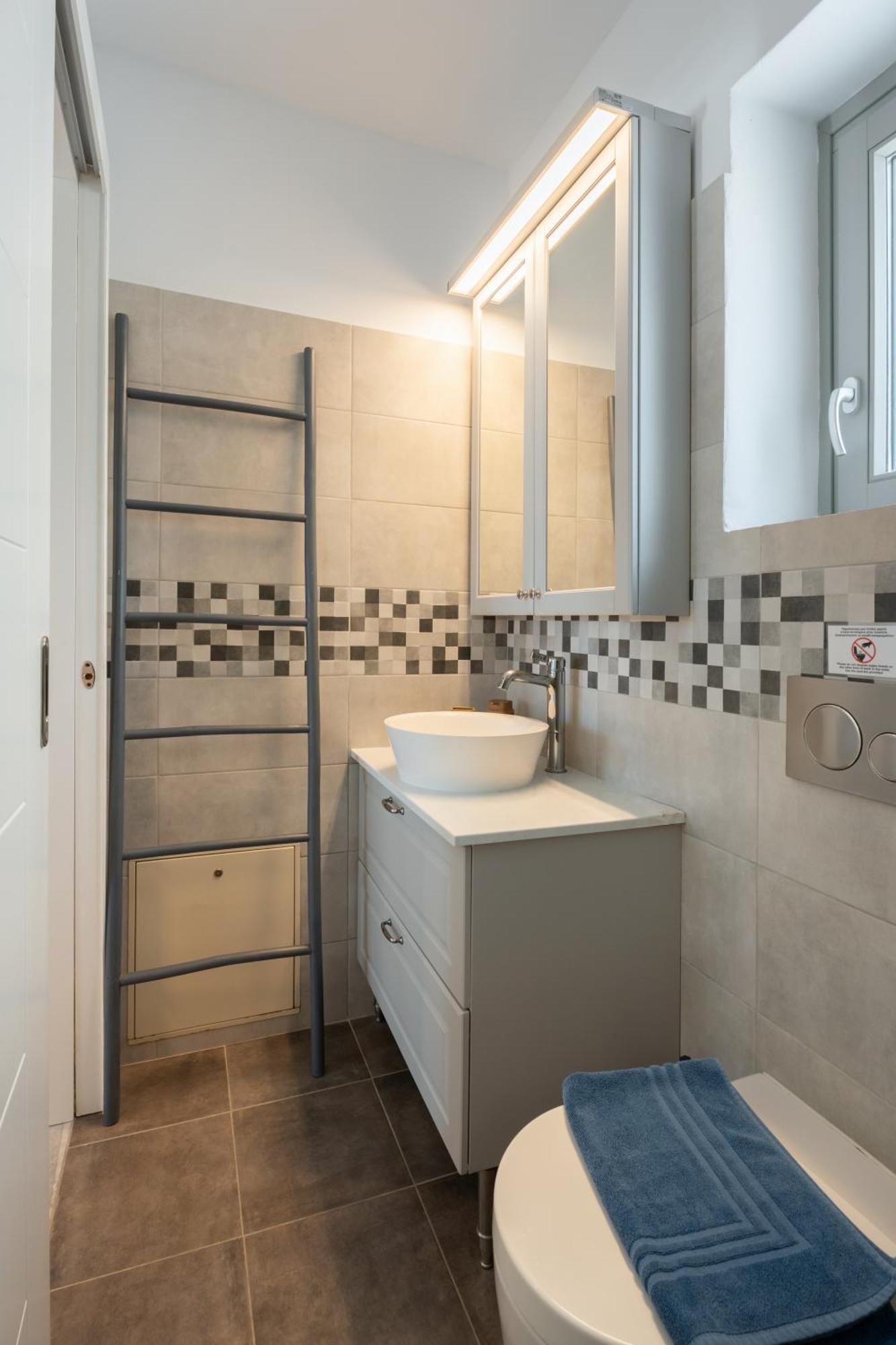 Caper-2 Bedroom Traditional Home With Amazing View Nausa Zewnętrze zdjęcie